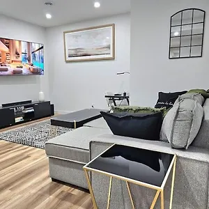 Cozy 2 Bedrooms And 1 Bath For 4 Guests! Calgary
